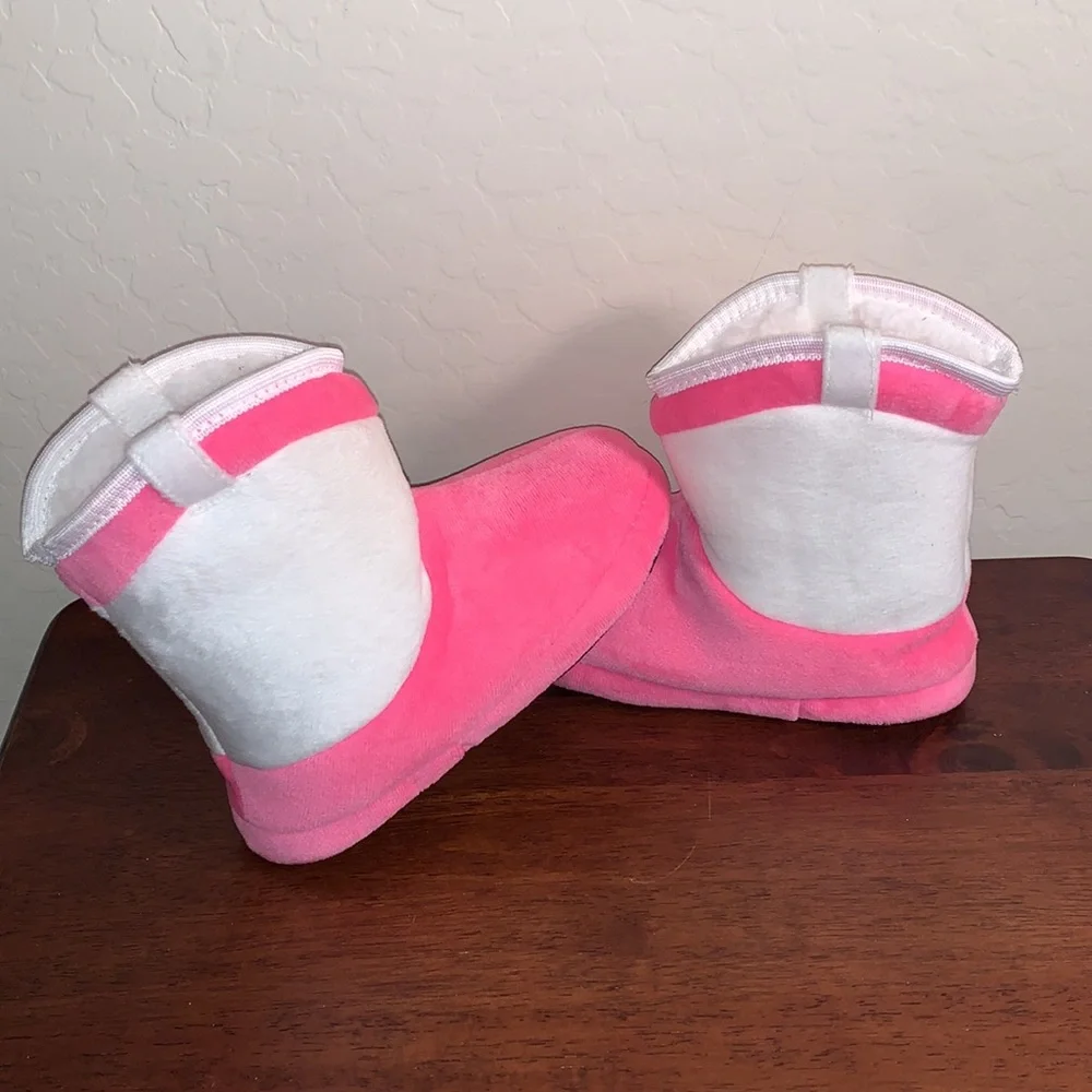 SIZE 11/12 BRAND NEW AND SO CUTE GIRLS BOOT SLIPPERS BY LTD COMMODITES